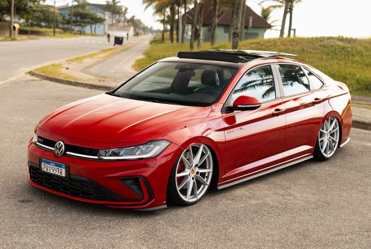 VW Jetta GLI 2026 Rebaixado na Suspensão a Ar com Rodas Aro 20