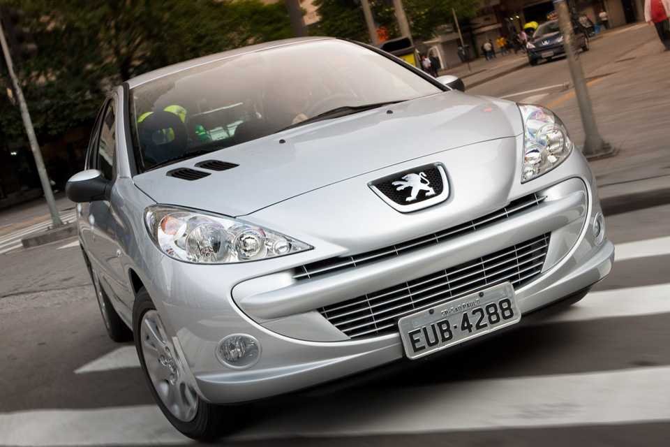 Peugeot 207 hatch usado em avaliação de compra
