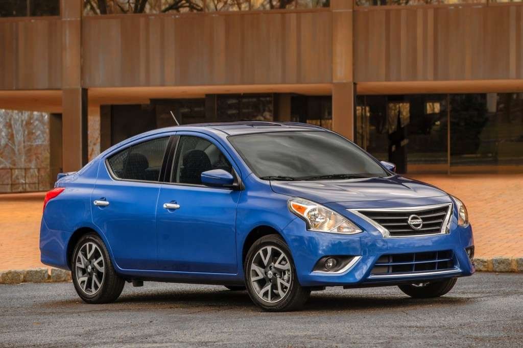 Nissan Versa 2015 usado Nissan Versa azul reestilizado