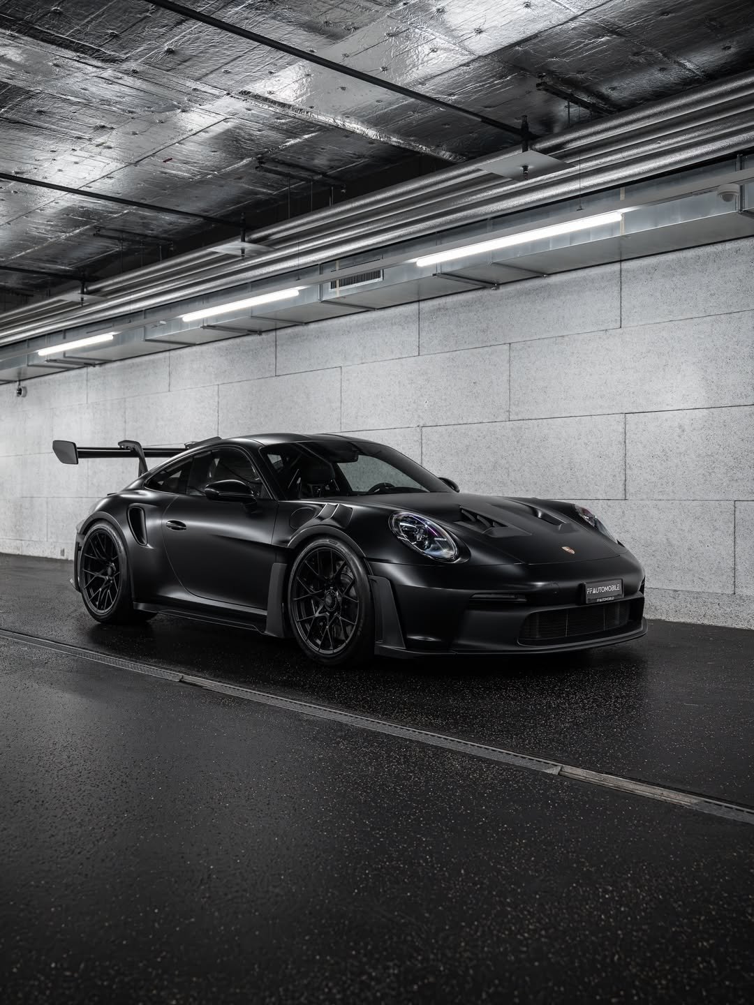 Porsche 911 GT3 RS 992 rebaixado preto