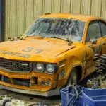 carro-corrida-abandonado