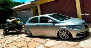 onix-rebaixado-prata-rodas