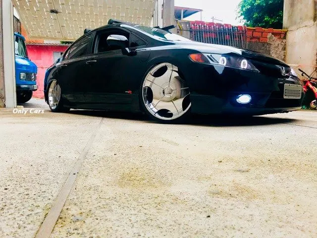 honda-civic-rebaixado-rodas-cromadas