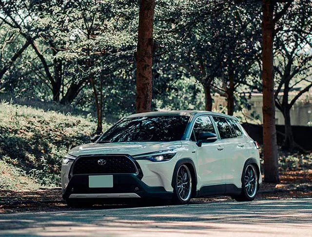 Toyota Corolla Cross Rebaixado branco