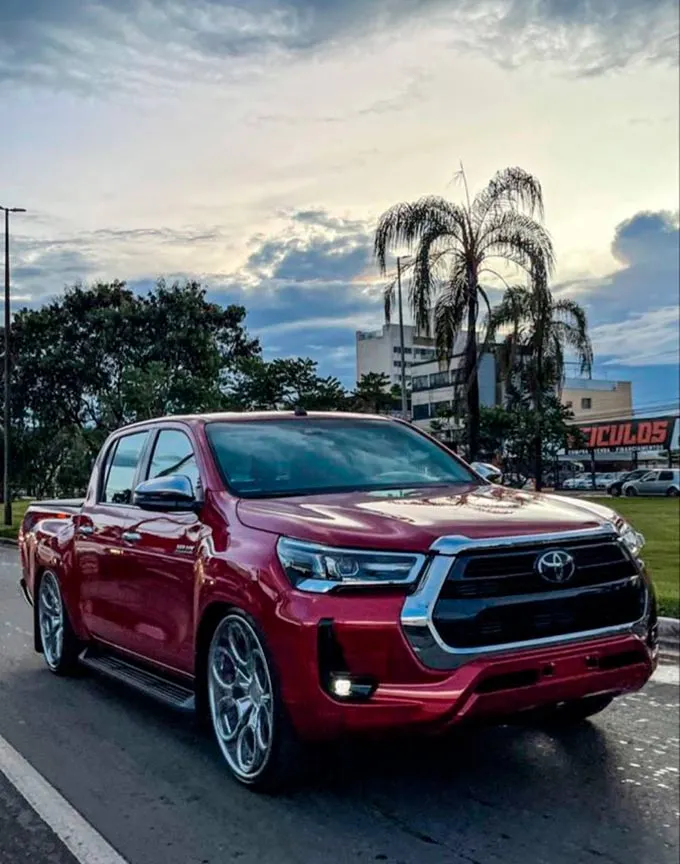 toyota-hilux-rebaixada-vermelha