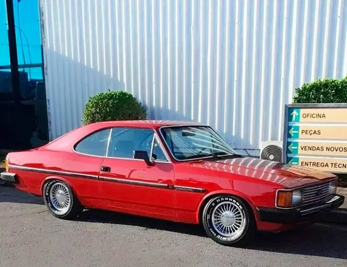 Opala Comodoro Coupe rebaixado vermelho