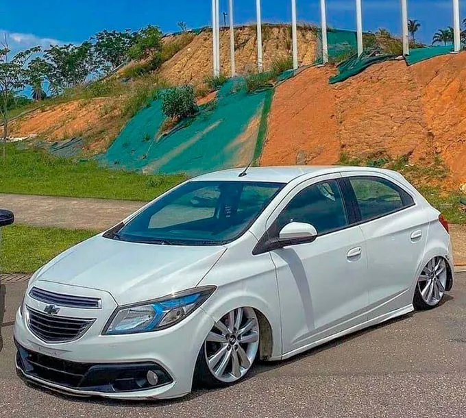 Chevrolet-Onix-Rebaixado
