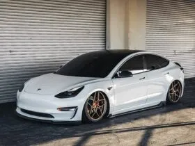 Tesla-Model-3-rebaixado-branco