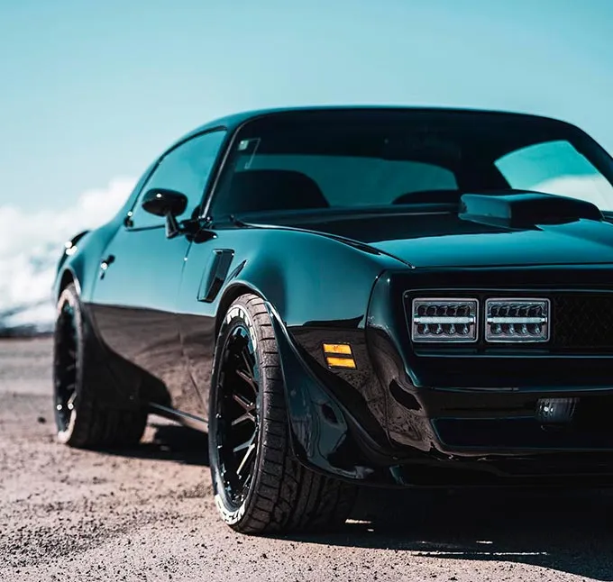 Pontiac Trans AM rebaixado preto