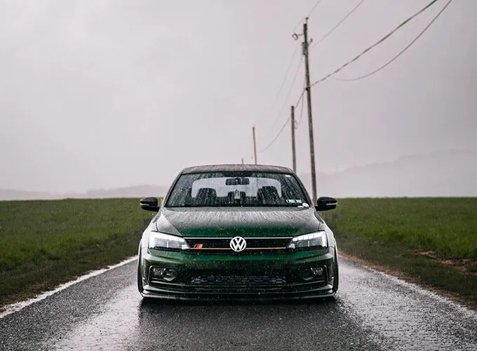 VW Jetta rebaixado verde