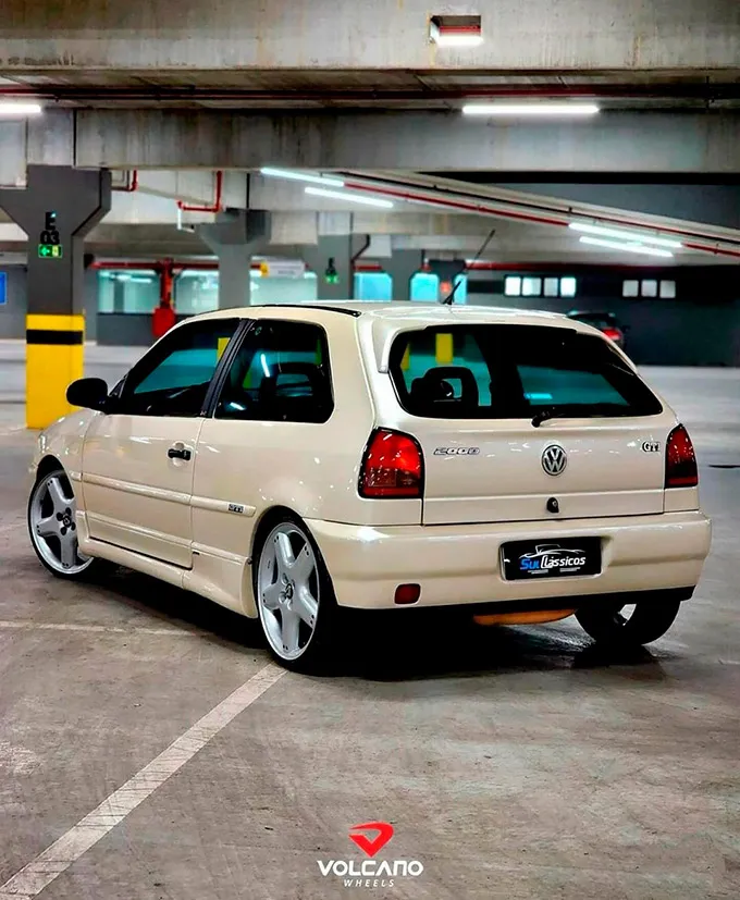Gol GTI Bolinha branco pérola Gol GTI Bolinha branco pérola rebaixado