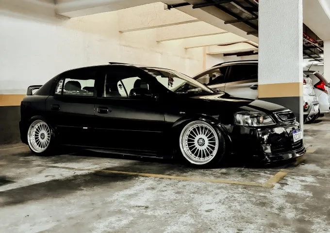 Chevrolet Astra preto rebaixado Chevrolet Astra preto rebaixado