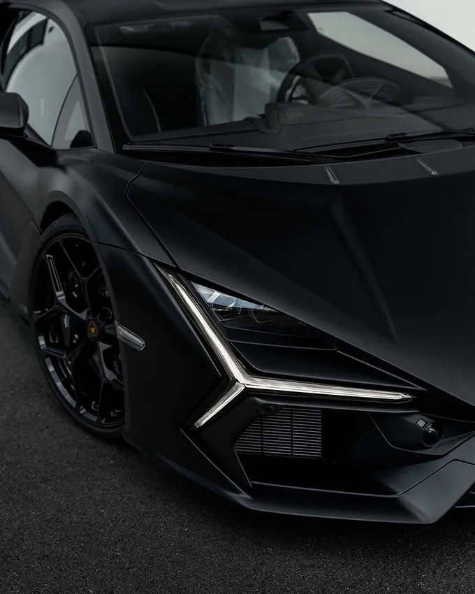 lamborghini-revuelto-preta-farol lamborghini-revuelto-preta-farol