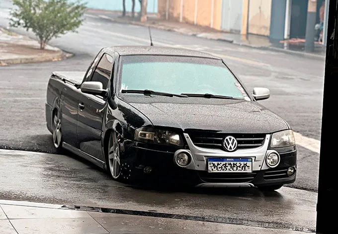 saveiro-g4-rebaixada-preta saveiro-g4-rebaixada-preta