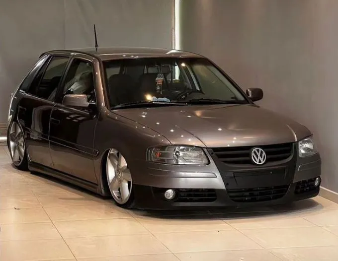 Gol G4 branco com rodas aro 17 Gol G4 branco rebaixado com rodas aro 17