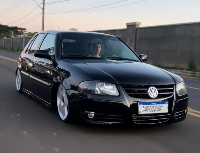 Gol G4 preto rebaixado clean Gol G4 preto rebaixado estilo clean