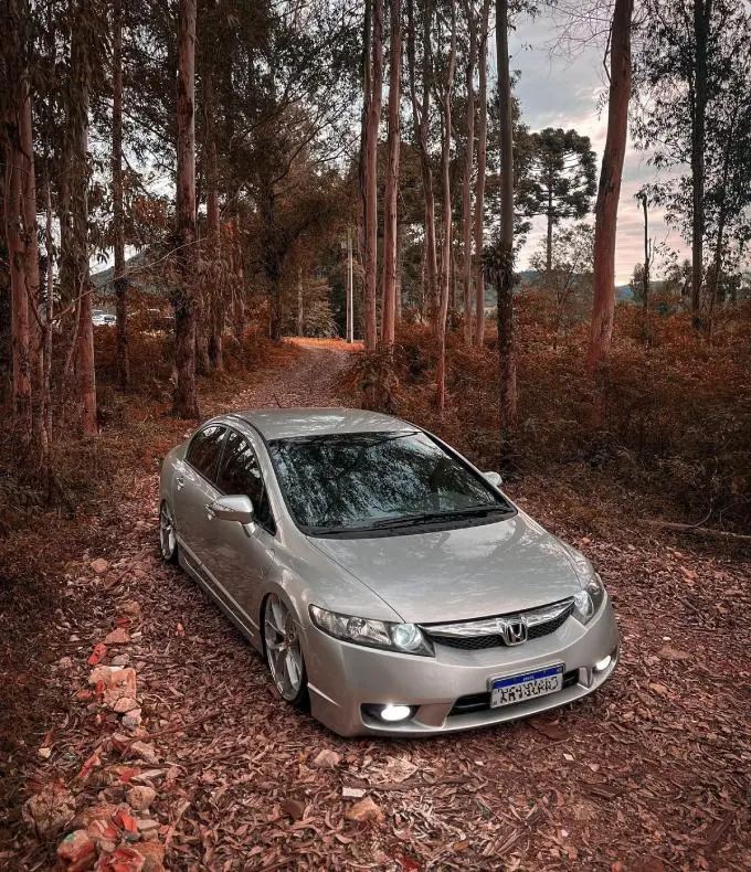Honda Civic G8 vermelho rebaixado