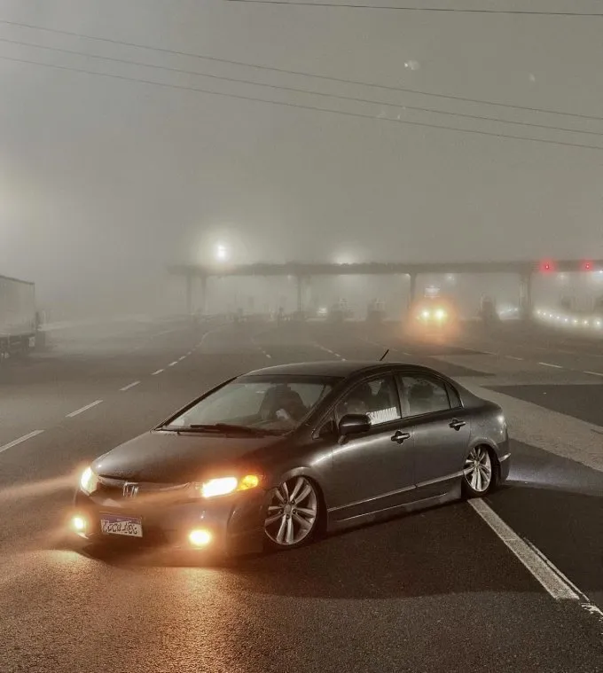 Honda Civic G8 branco rebaixado ao extremo