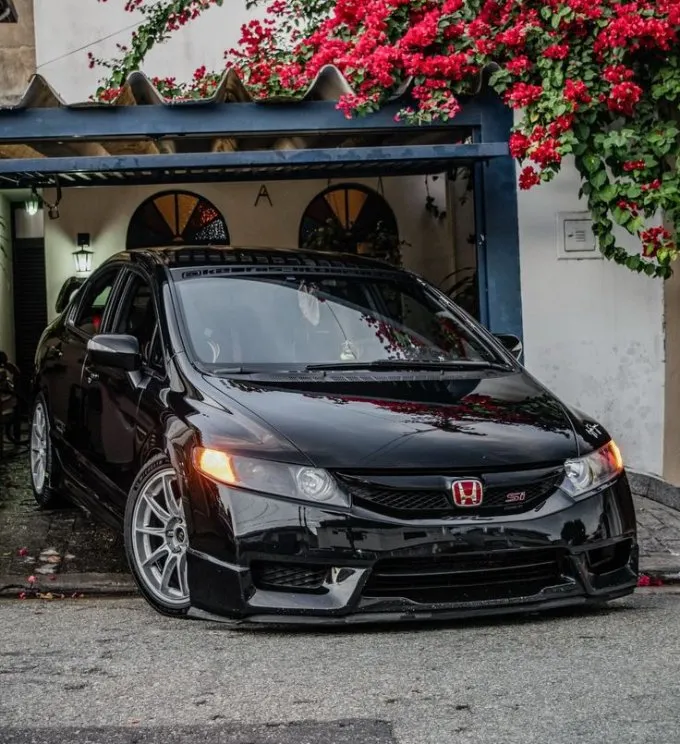 Honda Civic SI preto rebaixado