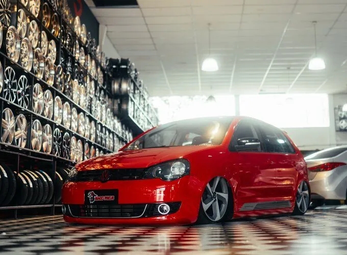 vw-polo-sportline-rebaixado-vermelhorodas-aro-18-volcano