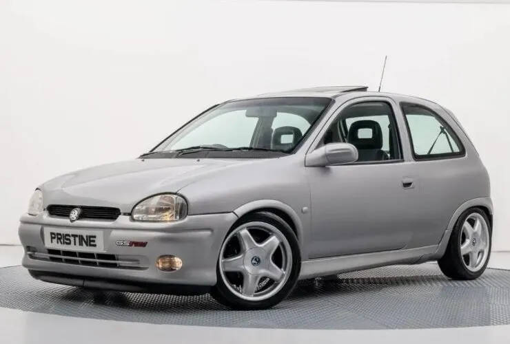 Corsa GSi rebaixado motor C20xe turbo