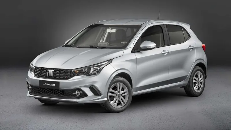 Fiat Argo tem ótimo espaço interno e estabilidade Fiat Argo 2025 cinza visto lateralmente ideal para iniciantes