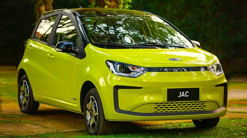 JAC E-JS1: carro elétrico compacto ideal para cidade JAC E-JS1 elétrico compacto amarelo 2025