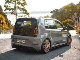 vw-up-rebaixado-nardo-grey-completo-traseira