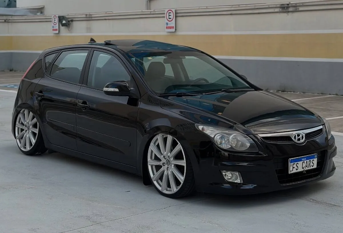 hyundai-i30-preto-rebaixado-12