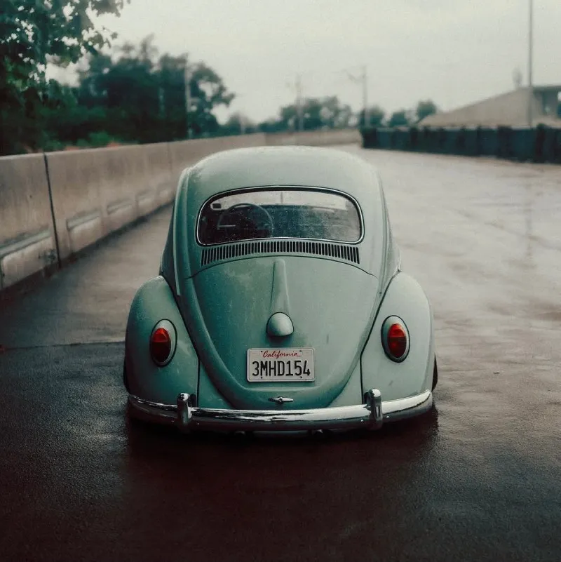 Traseira do VW Fusca 1963 com placa da Califórnia