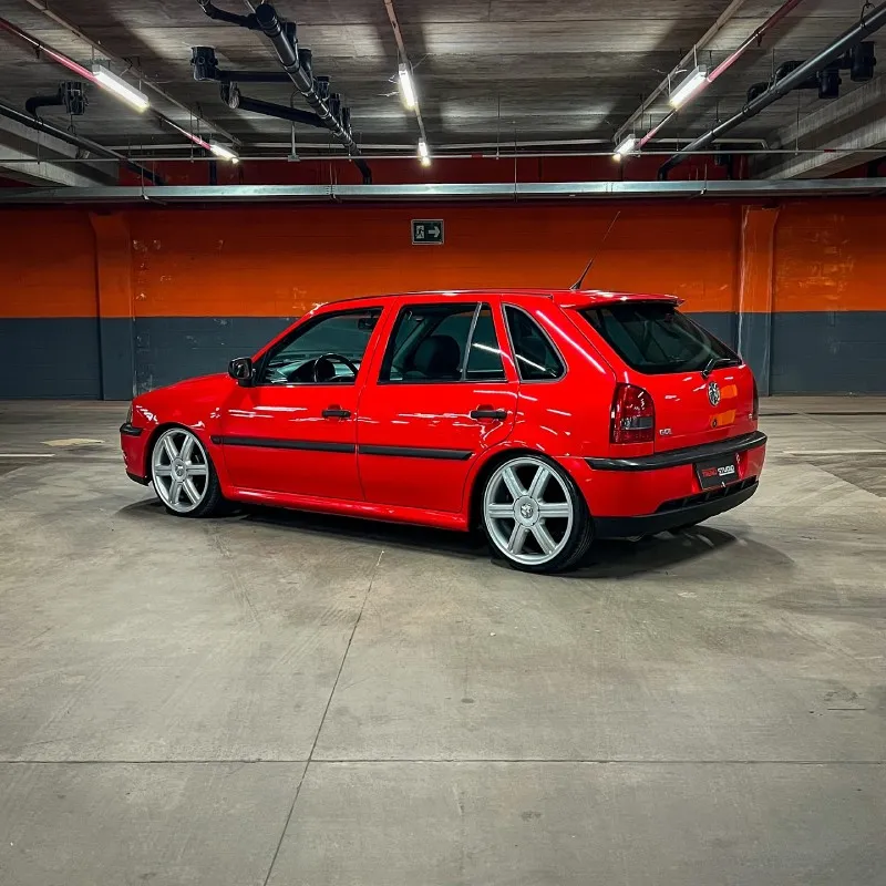 Traseira do Gol G3 Power rebaixado Traseira do Gol G3 vermelho rebaixado com rodas Volcano aro 17