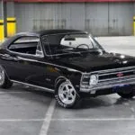 Chevrolet Opala Especial 1972 preto com teto de vinil, três-quartos dianteiro, rodas Weld Prostar aro 15.
