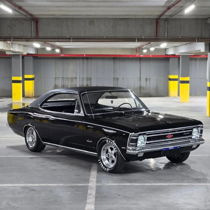 Chevrolet Opala 1972 preto com teto de vinil, lado do passageiro