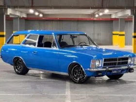 Chevrolet Caravan 1978 azul rebaixada com motor 4100 seis cilindros — projeto @lowclassicos