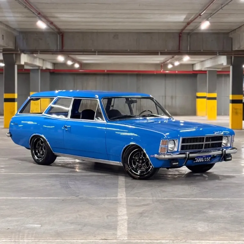 Chevrolet Caravan 1978 rebaixada azul Chevrolet Caravan 1978 azul rebaixada — vista 3/4 dianteira