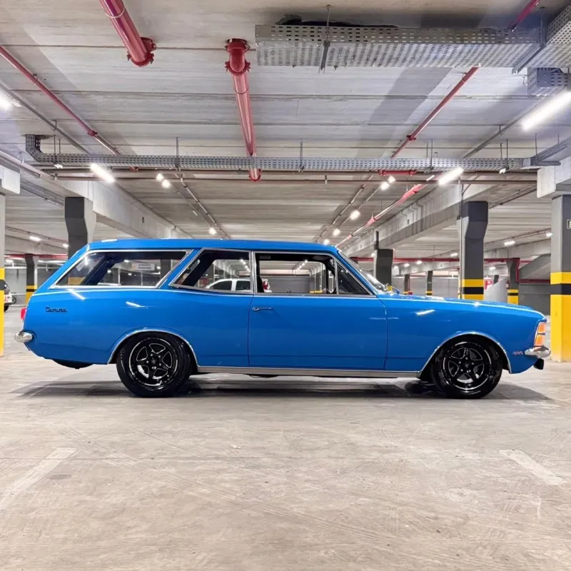 Caravan 1978 rebaixada — lateral Chevrolet Caravan 1978 azul rebaixada — vista lateral