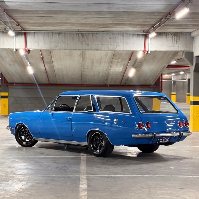 Traseira da Caravan 1978 rebaixada Chevrolet Caravan 1978 azul — traseira rebaixada