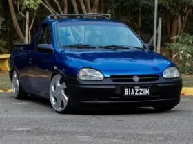 Chevrolet Pick-up Corsa azul rebaixada com rodas aro 17 — proprietário @biazzimgarage