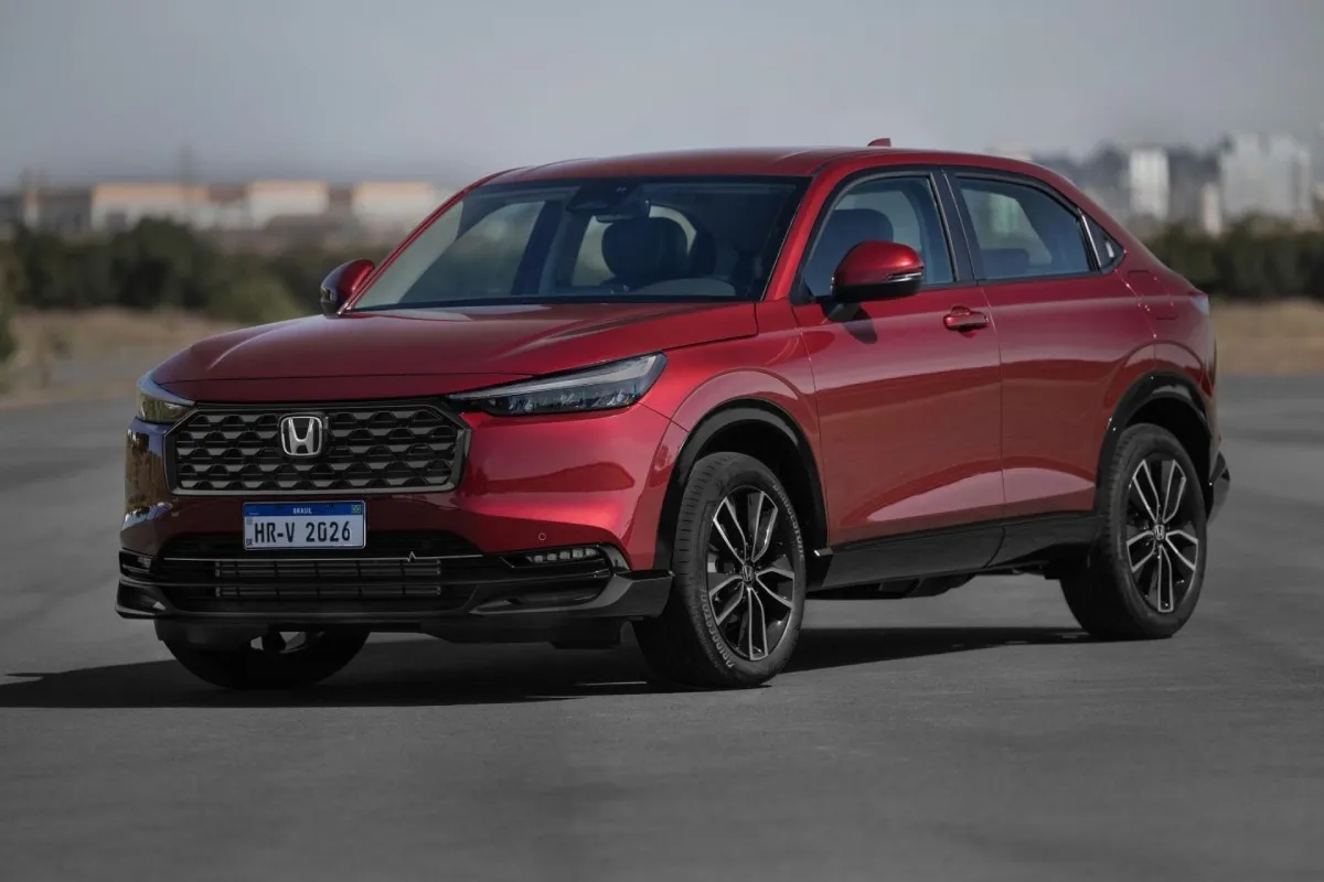 Honda HR-V Touring 2026 visto de três quartos — capa da avaliação em vídeo