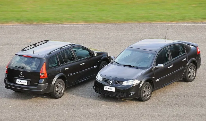 Renault Mégane sedã prata com bom acabamento e dirigibilidade