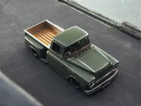 Chevrolet Apache 3100 1958 rebaixada com suspensão a ar verde