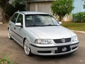 Gol G3 2001 prata rebaixado com rodas Evidence aro 18
