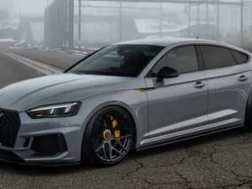 Audi RS5 Sportback rebaixado cinza com rodas SwissRichStreets