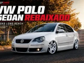 VW Polo Sedan rebaixado prata com rodas Long Beach